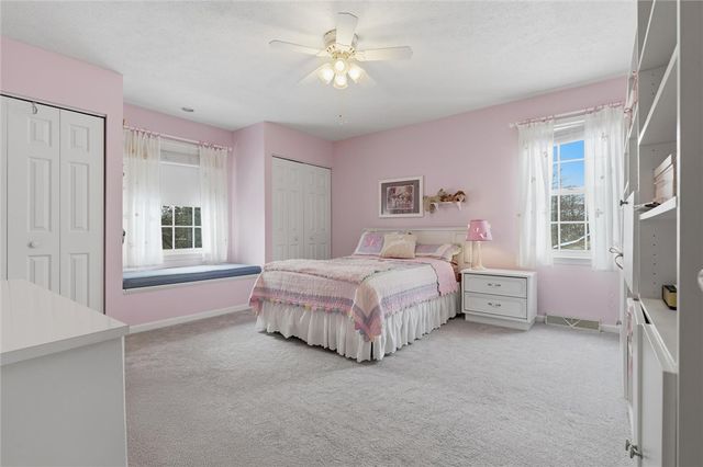 91 Green Crescent Dr, South Strabane, PA 15301