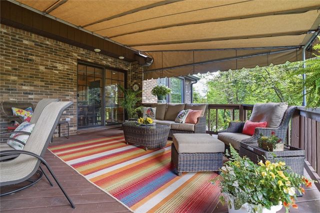 91 Green Crescent Dr, South Strabane, PA 15301