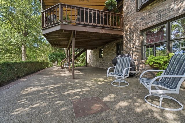 91 Green Crescent Dr, South Strabane, PA 15301