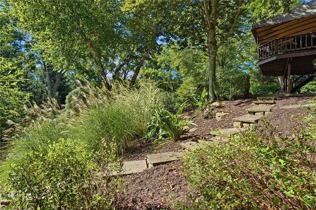 91 Green Crescent Dr, South Strabane, PA 15301