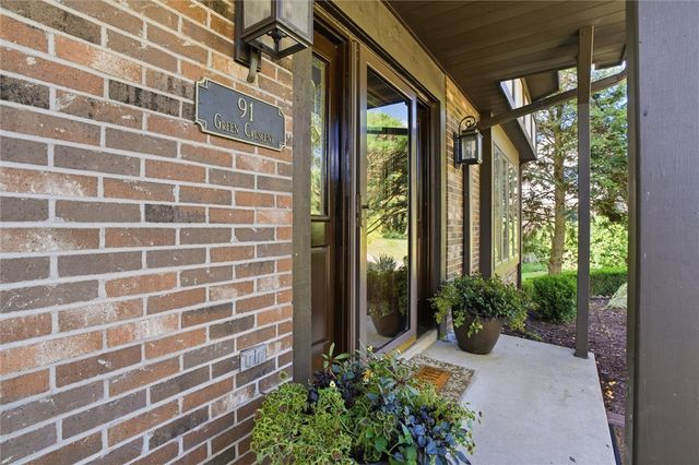 91 Green Crescent Dr, South Strabane, PA 15301