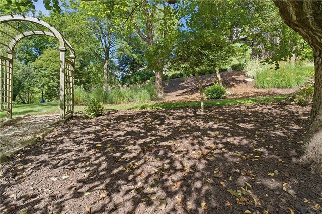 91 Green Crescent Dr, South Strabane, PA 15301