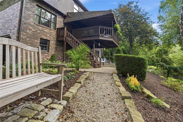 91 Green Crescent Dr, South Strabane, PA 15301