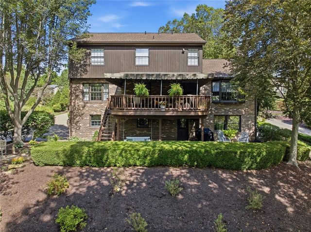 91 Green Crescent Dr, South Strabane, PA 15301