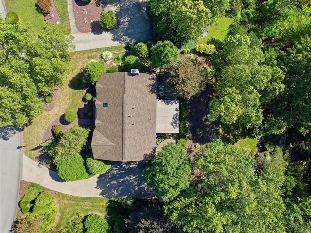 91 Green Crescent Dr, South Strabane, PA 15301