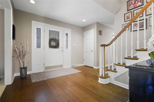 91 Green Crescent Dr, South Strabane, PA 15301