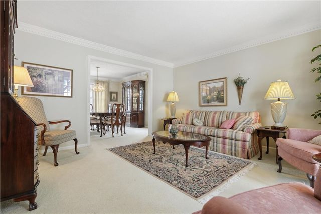 91 Green Crescent Dr, South Strabane, PA 15301