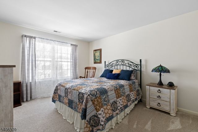 12 Spruce Hills Ct, Hamburg Boro, NJ 07419