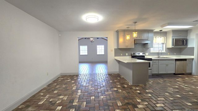 463 W Chalfont Dr, Baton Rouge, LA 70819