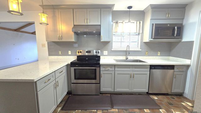 463 W Chalfont Dr, Baton Rouge, LA 70819