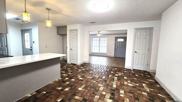 463 W Chalfont Dr, Baton Rouge, LA 70819