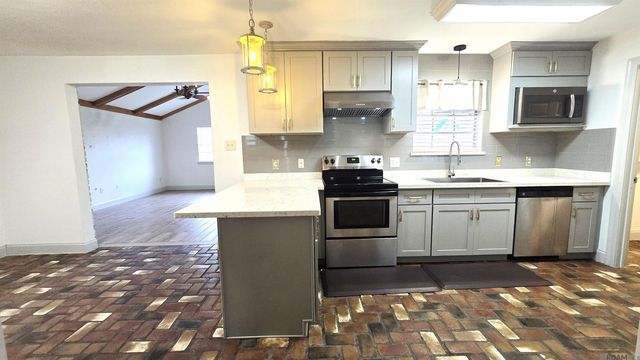 463 W Chalfont Dr, Baton Rouge, LA 70819