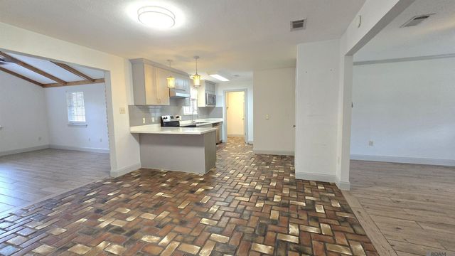 463 W Chalfont Dr, Baton Rouge, LA 70819