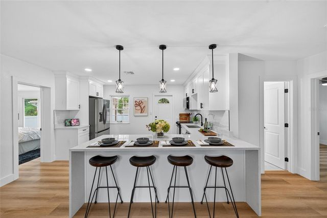 5175 23RD AVENUE N, St Petersburg, FL 33710