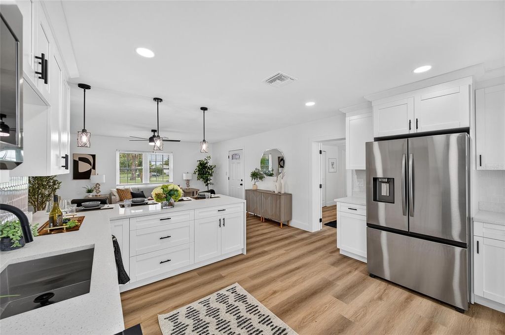 Image 17 of property listing at 5175 23RD AVENUE N, St Petersburg, FL 33710