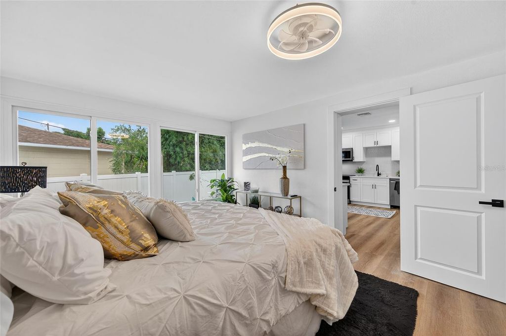 Image 20 of property listing at 5175 23RD AVENUE N, St Petersburg, FL 33710