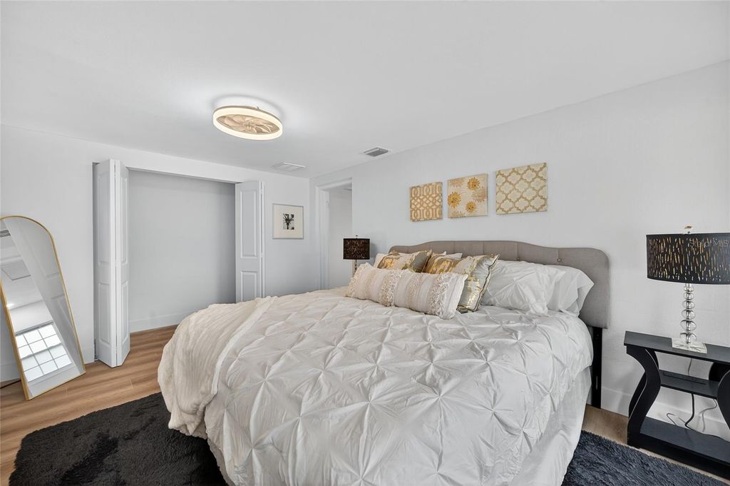 Image 22 of property listing at 5175 23RD AVENUE N, St Petersburg, FL 33710