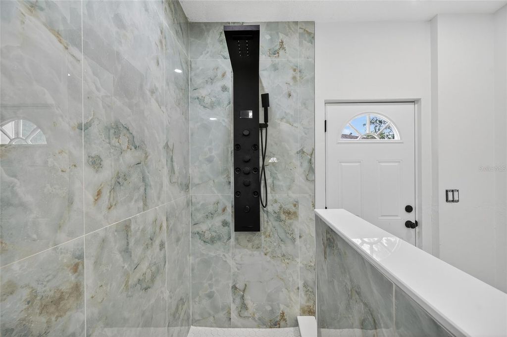 Image 25 of property listing at 5175 23RD AVENUE N, St Petersburg, FL 33710