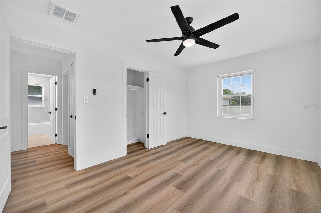 Image 28 of property listing at 5175 23RD AVENUE N, St Petersburg, FL 33710