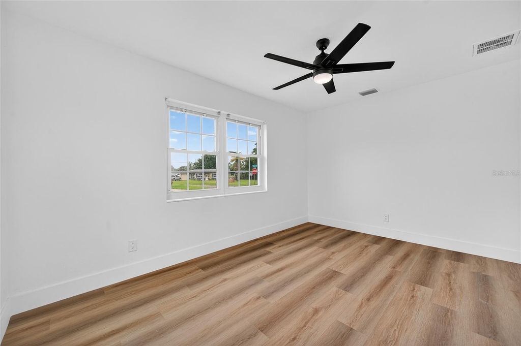 Image 30 of property listing at 5175 23RD AVENUE N, St Petersburg, FL 33710