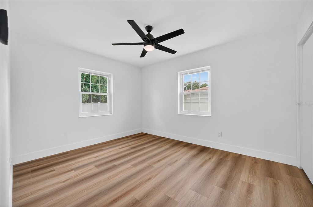 Image 31 of property listing at 5175 23RD AVENUE N, St Petersburg, FL 33710