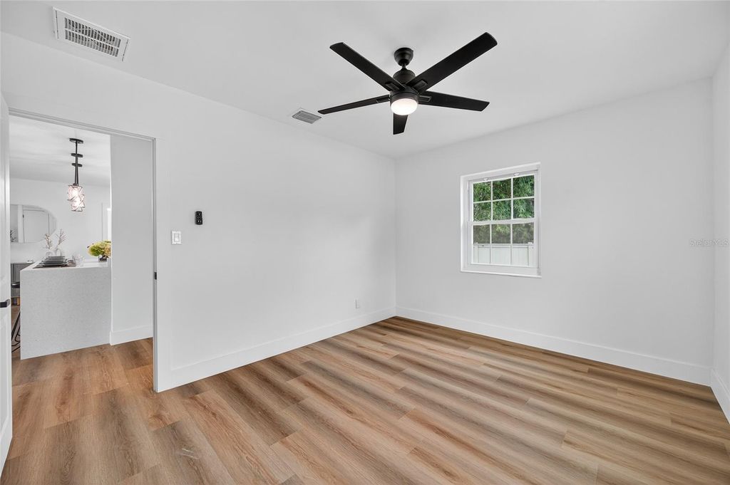 Image 32 of property listing at 5175 23RD AVENUE N, St Petersburg, FL 33710