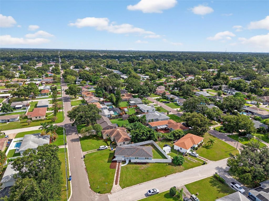 Image 45 of property listing at 5175 23RD AVENUE N, St Petersburg, FL 33710