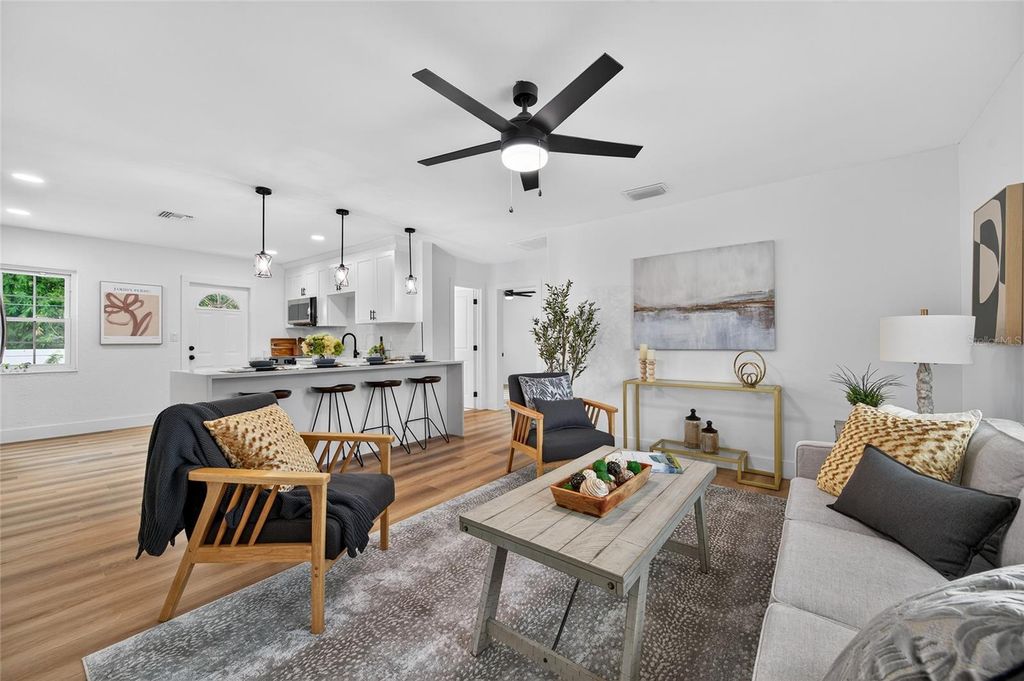 Image 6 of property listing at 5175 23RD AVENUE N, St Petersburg, FL 33710