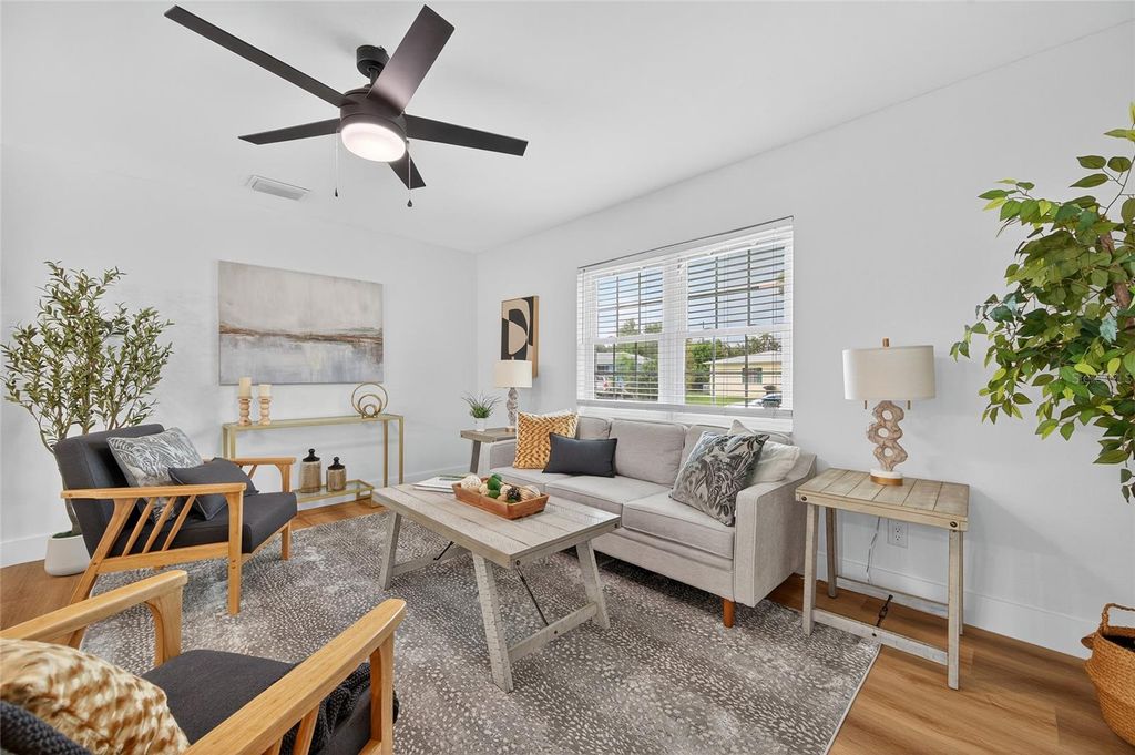 Image 7 of property listing at 5175 23RD AVENUE N, St Petersburg, FL 33710