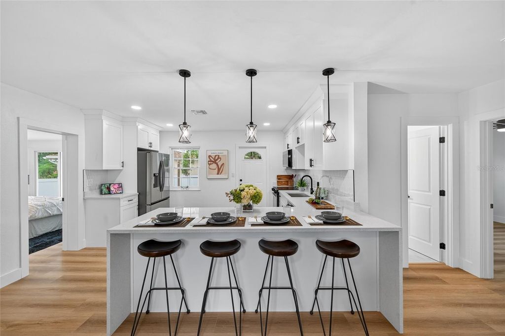 Image 10 of property listing at 5175 23RD AVENUE N, St Petersburg, FL 33710