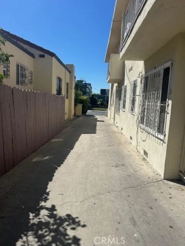 4553 W 17th, Los Angeles, CA 90019