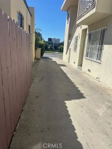 4553 W 17th, Los Angeles, CA 90019