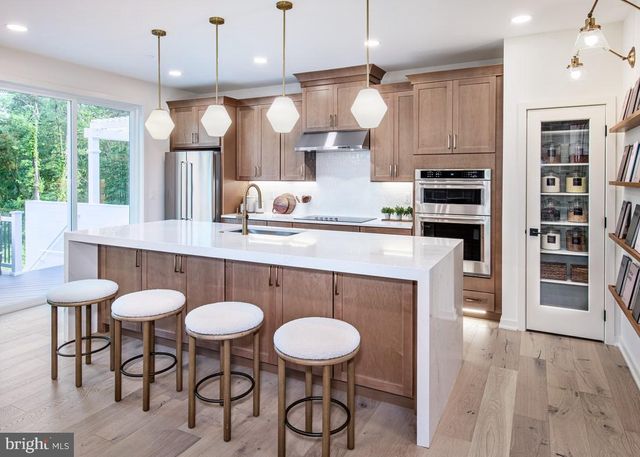 38 GRAYSON LN, Downingtown, PA 19335