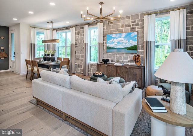 38 GRAYSON LN, Downingtown, PA 19335