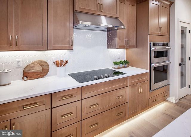 38 GRAYSON LN, Downingtown, PA 19335