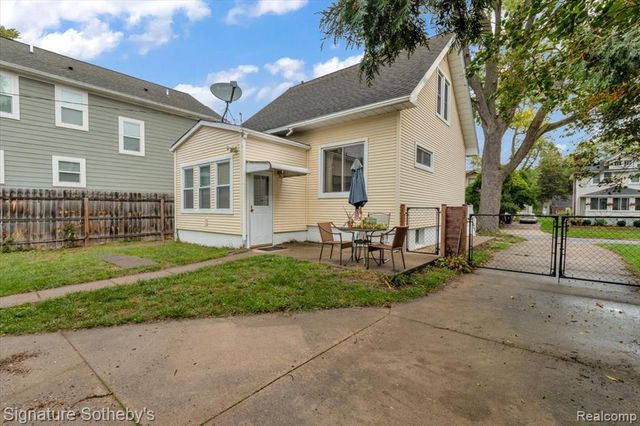 634 S Vermont Avenue, Royal Oak, MI 48067