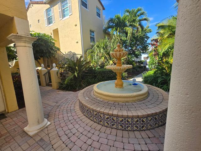1105 Lake Shore Drive 102, Lake Park, FL 33403
