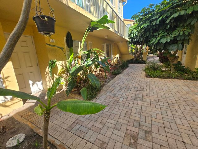 1105 Lake Shore Drive 102, Lake Park, FL 33403