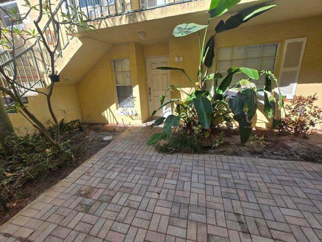 1105 Lake Shore Drive 102, Lake Park, FL 33403