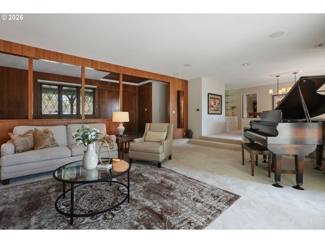 7260 Sw NORTHVALE Way, Portland, OR 97225