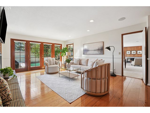 7260 Sw NORTHVALE Way, Portland, OR 97225