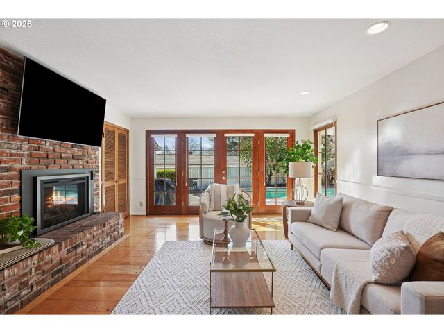 7260 Sw NORTHVALE Way, Portland, OR 97225