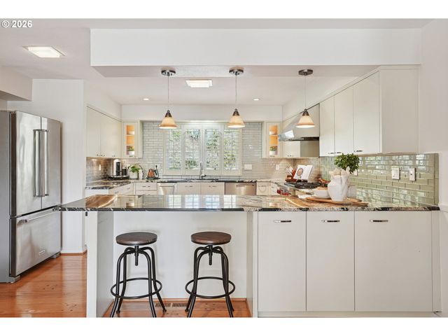 7260 Sw NORTHVALE Way, Portland, OR 97225