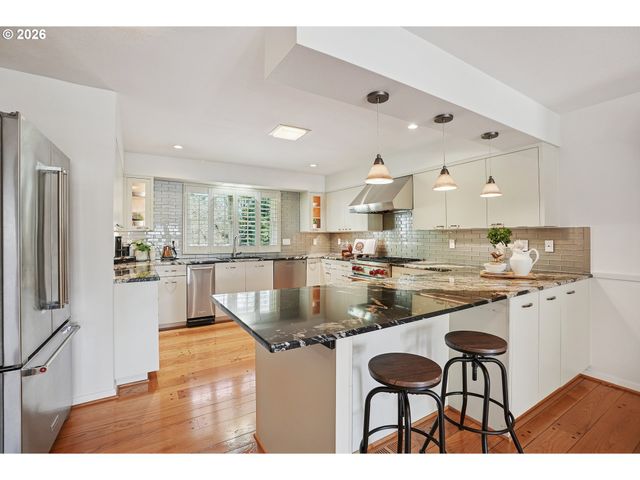 7260 Sw NORTHVALE Way, Portland, OR 97225