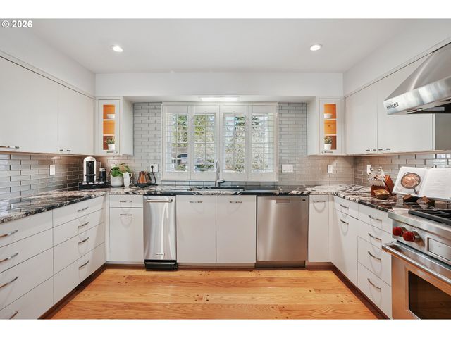 7260 Sw NORTHVALE Way, Portland, OR 97225