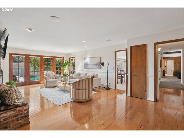 7260 Sw NORTHVALE Way, Portland, OR 97225