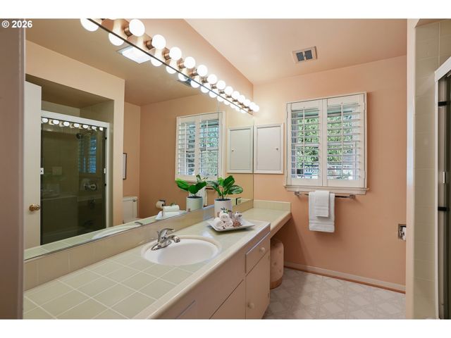 7260 Sw NORTHVALE Way, Portland, OR 97225