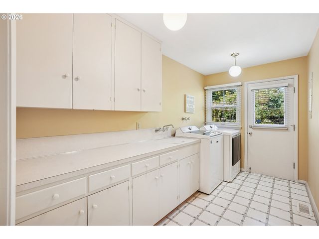 7260 Sw NORTHVALE Way, Portland, OR 97225