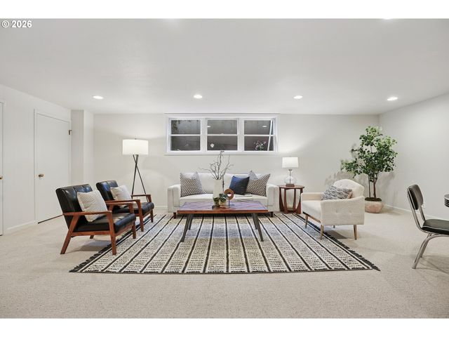 7260 Sw NORTHVALE Way, Portland, OR 97225