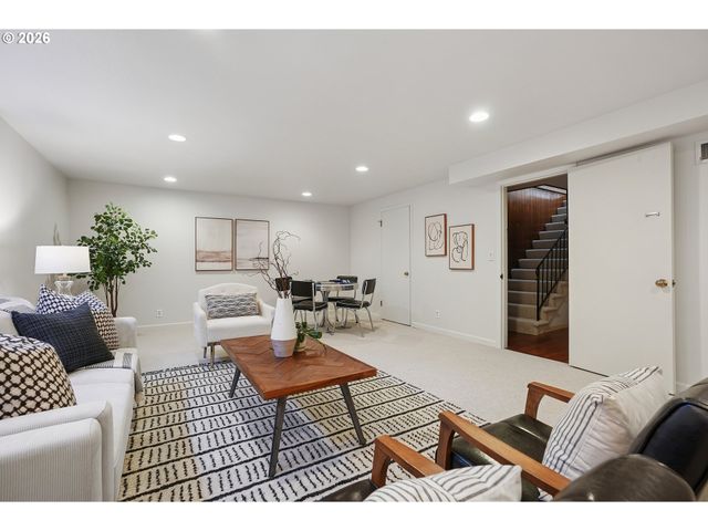 7260 Sw NORTHVALE Way, Portland, OR 97225